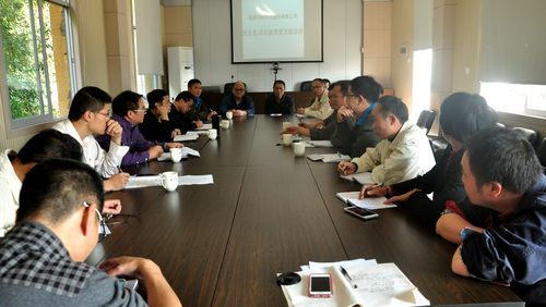 吳彩洪董事長等到永春分公司征求民主生活會職工意見與建議。（陳宏金）[2].jpg