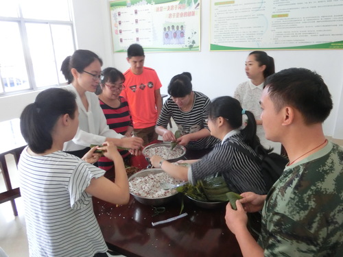 陳志雄：永安分公司團(tuán)委開展“慶端午、齊包粽”主題活動2.jpg