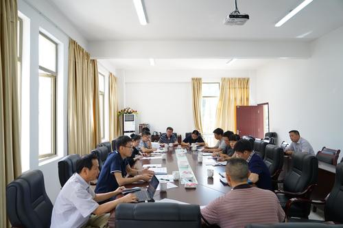 工信部安全生產(chǎn)司安全督查組到海峽科化龍巖分公司開展安全專項督察。圖為會議現(xiàn)場 鄧義楨 攝.jpg