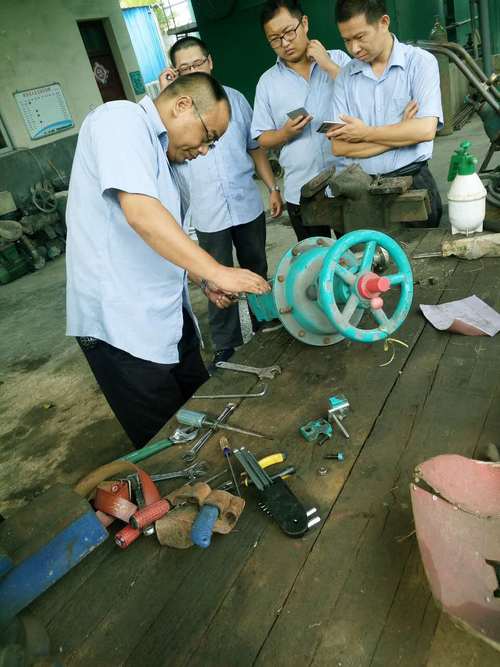 于是：圖為電儀技術比武現場.jpg