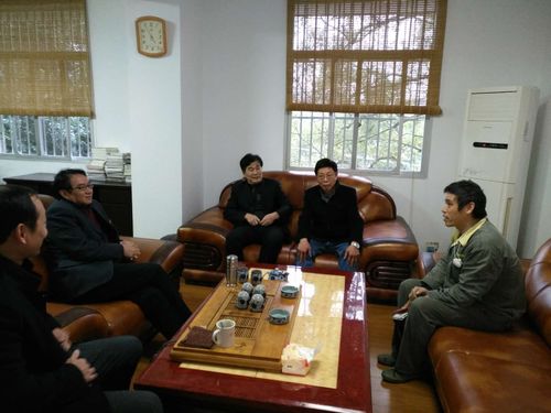 葉彤：黃和書記到烽林分公司開(kāi)展走訪慰問(wèn)活動(dòng).jpg