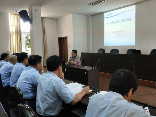 蔡美花：圖為曾開鋒書記在永安雙華公司上黨課現(xiàn)場(chǎng).jpg