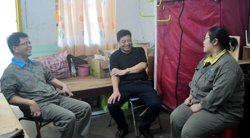 陳宏金：公司張賢鋒副總慰問永春分公司困難職工吳玲玲。.jpg