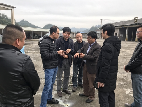 孟令隆：調(diào)研現(xiàn)場(chǎng).jpg
