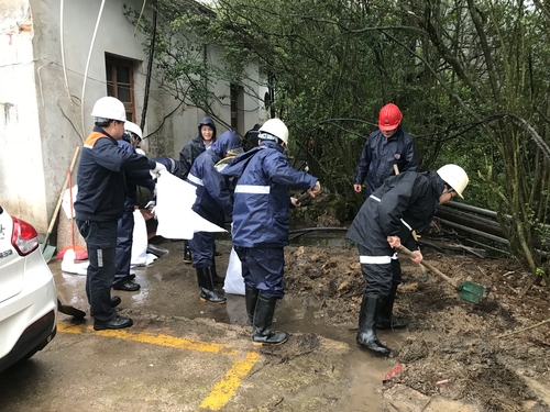 陳新苗-上杭分公司組織開展以“環(huán)境秩序，我的責(zé)任”為主題的全員義務(wù)勞動(dòng)1.jpg