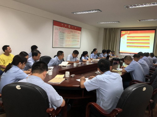 圖為：永安雙華公司紀(jì)檢委員為全體黨員上黨課現(xiàn)場_調(diào)整大小.png