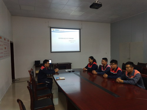 詹明明-富興建設(shè)上杭分公司組織倉(cāng)管班組開(kāi)展手持機(jī)使用技能比武大賽_調(diào)整大小.JPG