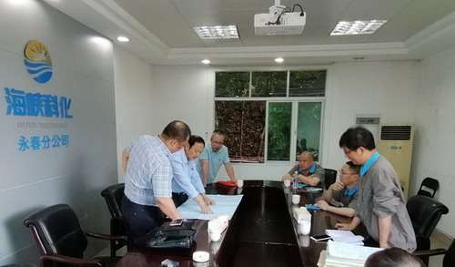 反饋會上，檢查組針對存在的問題與分公司相關(guān)人員進(jìn)行深入探討，尋求解決方案。_調(diào)整大小.jpg
