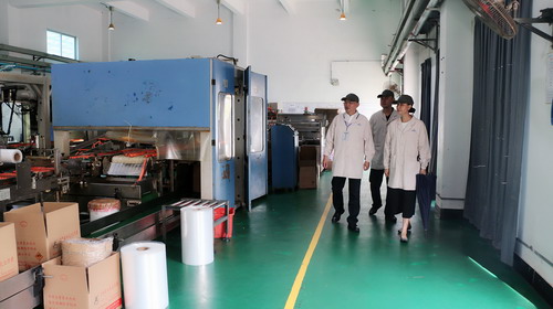 （建議采用）吳瑤：省機電控股公司黨委委員、副總經理陳伯煒深入龍巖分公司乳化一車間開展安全檢查_調整大小.jpg