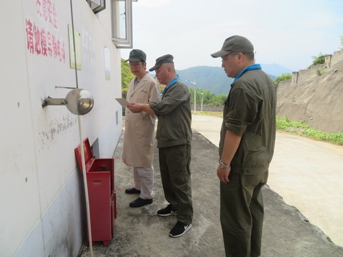 圖為檢查組正在檢查庫區(qū)_調(diào)整大小.jpg