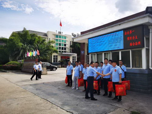 永安雙華公司李維德：永安雙華公司工會積極開展夏季“送清涼、保安全”活動_調(diào)整大小.jpg