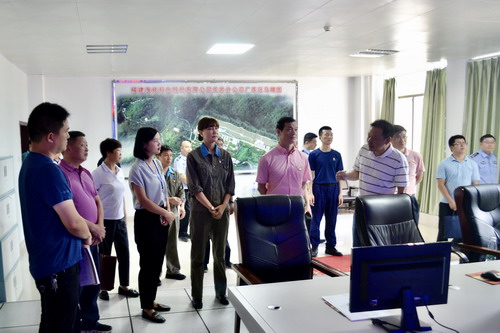 吳瑤：龍巖市新羅區(qū)委書記陳金龍前往龍巖分公司開展?；穬?chǔ)存安全專項(xiàng)檢查_調(diào)整大小.jpg