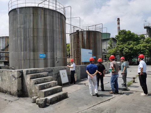 永安雙華公司朱達成：三明市環(huán)保局檢查組查看現(xiàn)場照片_調整大小.JPG