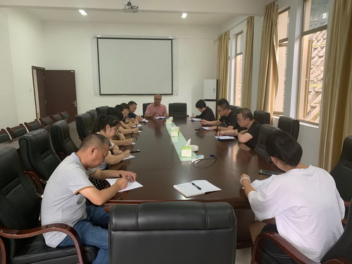 鄒園：龍巖分公司紀(jì)委召開座談會(huì)提前敲響中秋國慶廉潔警鐘_調(diào)整大小.jpg