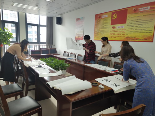 海科省民�?劉敏 省民爆公司工會開展“習(xí)言習(xí)語 學(xué)思踐悟”獻(xiàn)墨活�?_調(diào)整大小.jpg