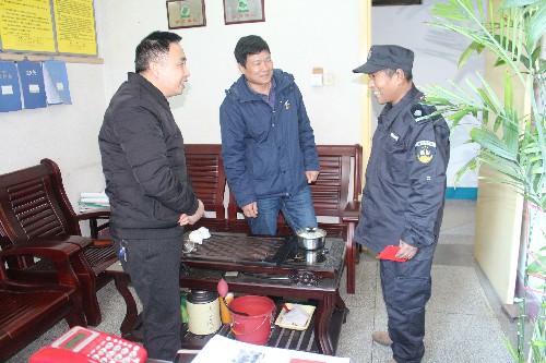 永安分公司賴寶祿：海峽科化公司黨委委員、紀委書記何浦寨到永安分公司慰問“一對一結(jié)對幫扶”困難員工~1.jpg