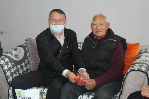 永安分公司l賴寶祿：省機(jī)電控股公司黨委委員、副總經(jīng)理陳伯煒到永安分公司走訪慰問離休干部和困難職�?(4)~1.jpg