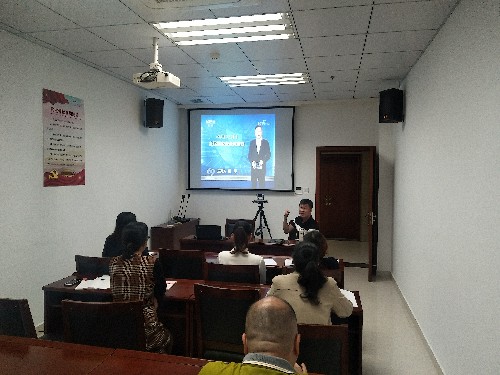 省民爆張耀�?組織全體員工觀看《焦點(diǎn)訪談：人民安全、國家安全》~1.jpg