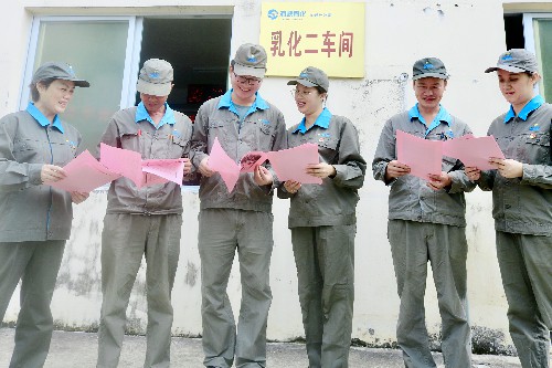 吳瑤：機關黨員干部深入生產(chǎn)基層一線開展“我為群眾辦實事，送新安法進基層”普法活動~1.jpg