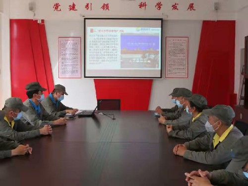 林峰：龍巖分公司《安全生產(chǎn)法》培訓(xùn)走進(jìn)“車間、班組”一�?1)~1.jpg