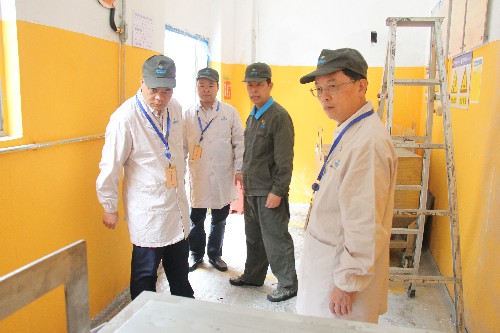 福安分公司胡廷淦：圖�?0�?7日海峽科化公司黨委副書(shū)記、總經(jīng)理顏建議到福安分公司車(chē)間調(diào)研指導(dǎo)1~1.jpg