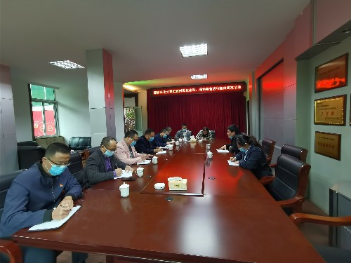 海峽科化公司黨委委員、紀(jì)檢書(shū)記何浦寨到民化建設(shè)公司、閩能銷(xiāo)售公司開(kāi)展集體廉政談�? 圖片    廖連青~1.jpg