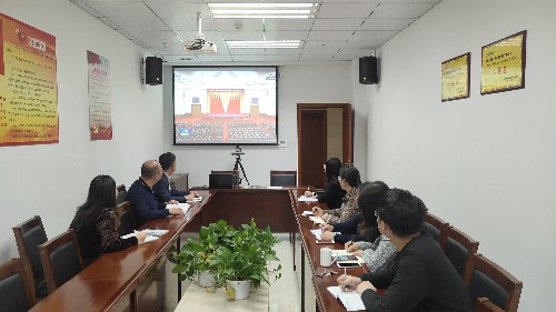 ?？剖∶?#65533;?劉敏 省民爆公司掀起學(xué)習(xí)十九屆六中全會(huì)精神  （集中觀看新聞發(fā)布會(huì)）~1.jpg