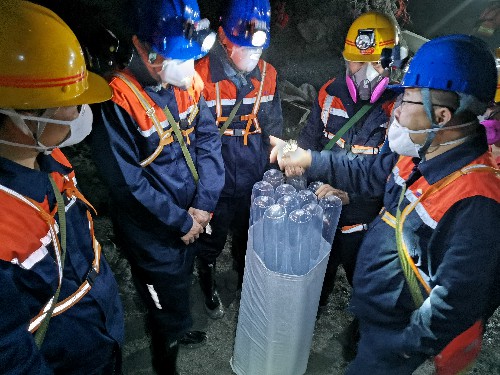 富興建設(shè)+來慶�?海峽科化公司黨委委員、紀委書記何浦寨一行到富興建設(shè)上杭分公司開展安全督�?~1.jpg