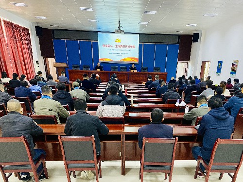 吳瑤：省機(jī)電控股公司黨委委員、副總經(jīng)理吳大文到龍巖分公司作題為《繼續(xù)奮斗，走好新時代趕考路》黨的十九屆六中全會精神宣講。~1.jpg