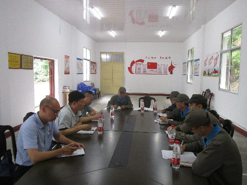 海峽科化永安分公司歐天賜：海峽科化公司黨委委員、紀委書記何浦寨一行到掛鉤聯(lián)系的海峽科化永安分公司二車間黨支部調(diào)研照片~1.jpg