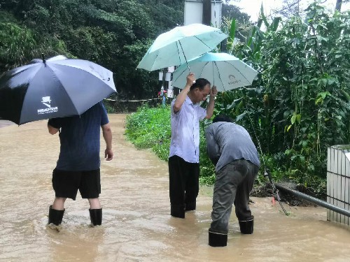 (建議采用)民化建設(shè)公司 蔣雪�?清除淤泥、雜�?~1.jpg