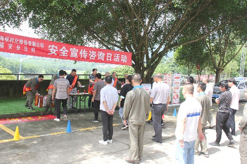 福安分公司胡廷淦：圖為福安分公司安全宣傳咨詢(xún)?nèi)栈顒?dòng)現(xiàn)場(chǎng)~1.jpg