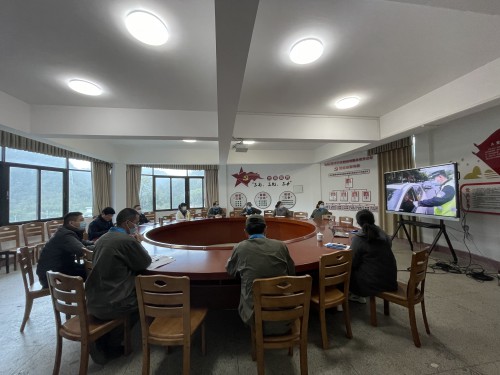 格式工廠海峽科化永安分公司李振祥：海峽科化公司黨委委員、紀(jì)委書記何浦寨到掛鉤聯(lián)系黨支部上黨課并參加主題黨日活動(dòng)照片·.jpg