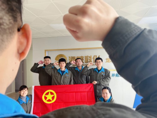格式工廠龍巖分公�?謝顏�?龍巖分公司團支部開展“青春正好，我與團旗團徽合個影”主題團日活�?.jpg