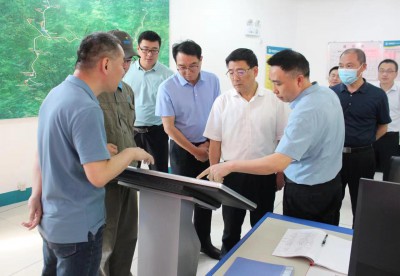 格式工廠省機(jī)電控股公司黨委副書(shū)記、總經(jīng)理董飛龍，黨委委員、副總經(jīng)理吳大文一行到海峽科化永安分公�?.jpg