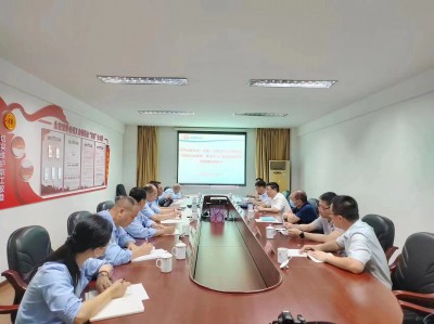 格式工廠省機(jī)電控股公司黨委副書(shū)記、總經(jīng)理董飛龍，黨委委員、副總經(jīng)理吳大文在永安雙華公�?.jpg