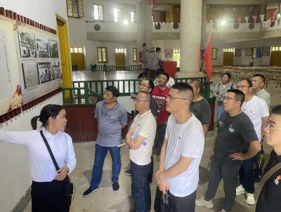 烽林連珂瑩：海峽科化公司黨委委員、副總經(jīng)理張賢鋒參加掛鉤聯(lián)系黨支部主題黨日活�?.jpg
