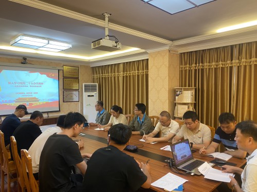 格式工廠烽林陳濤：海峽科化公司黨委委員、副總經(jīng)理張賢鋒到烽林分公司科二黨支部上專題黨課1.jpg