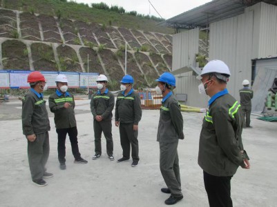 格式工廠民化建設(shè) 謝宜芳 海峽科化公司黨委委員、副總經(jīng)理徐德安帶隊到民化建設(shè)公司開展民法典宣傳月“爆破風(fēng)險防范”專項(xiàng)法律調(diào)研及宣...jpg